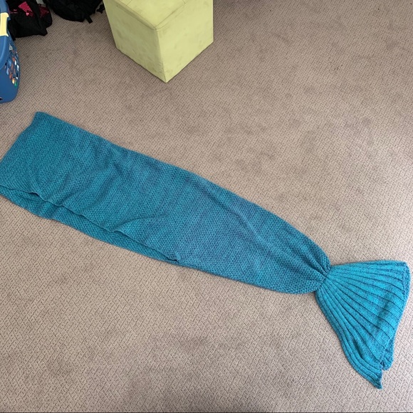 NEVER USED MERMAID TAIL BLANKET - Picture 2 of 3